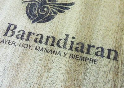 Grabado láser en folias de madera.